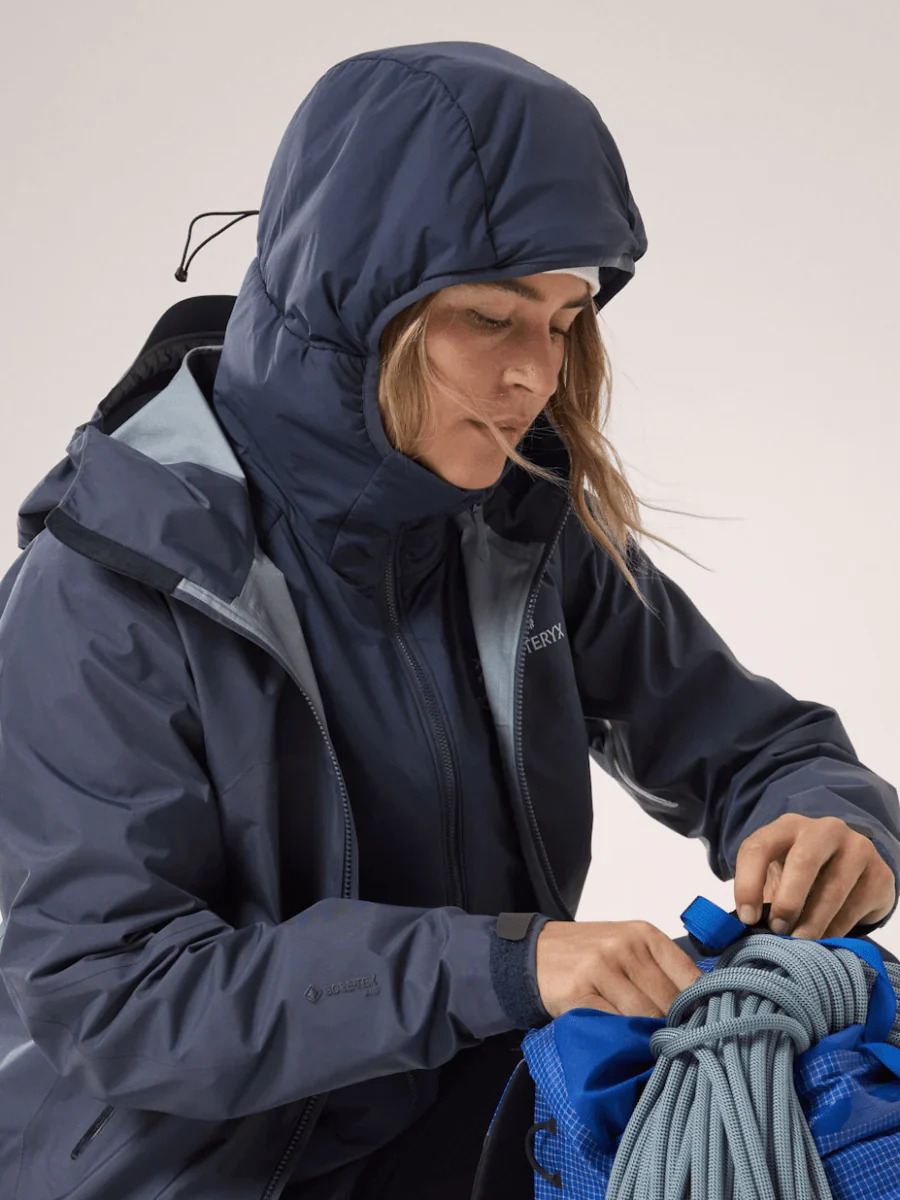 Arcteryx Atom Womens Hooded Jacket - Black Sapphire - Image 4
