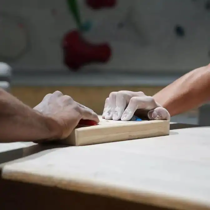 Climbers Gift Crimp War Finger Strength Game - Image 2