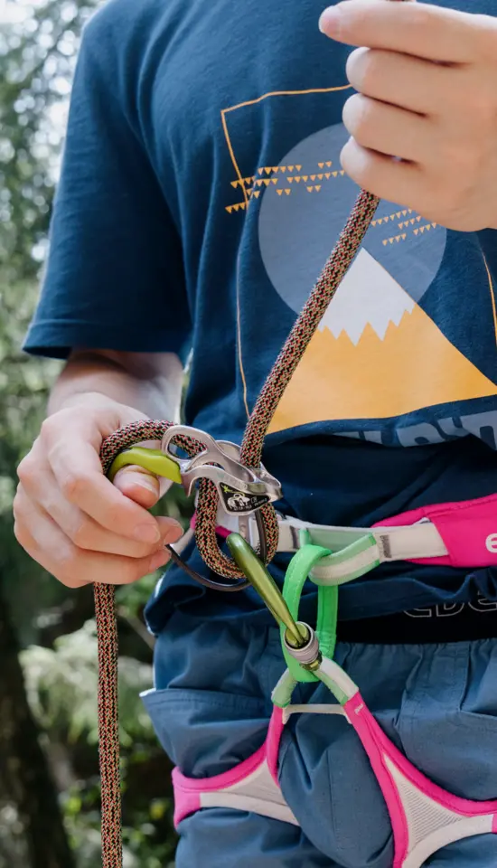 Edelrid Eagle Lite Protect Pro Dry 9.5mm Dynamic Climbing Rope - 70m - Image 3