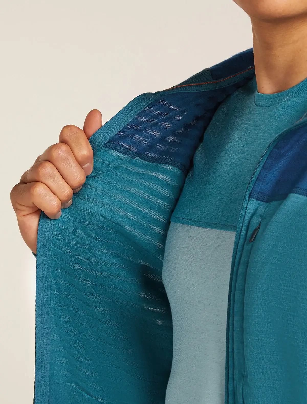 Icebreaker Merino Blend 300 RealFleece Descender Mens Hooded Jacket - Image 10