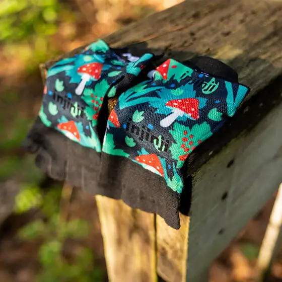 Injinji Artist Designed Mens No-Show Running Socks - Amanita - Image 2