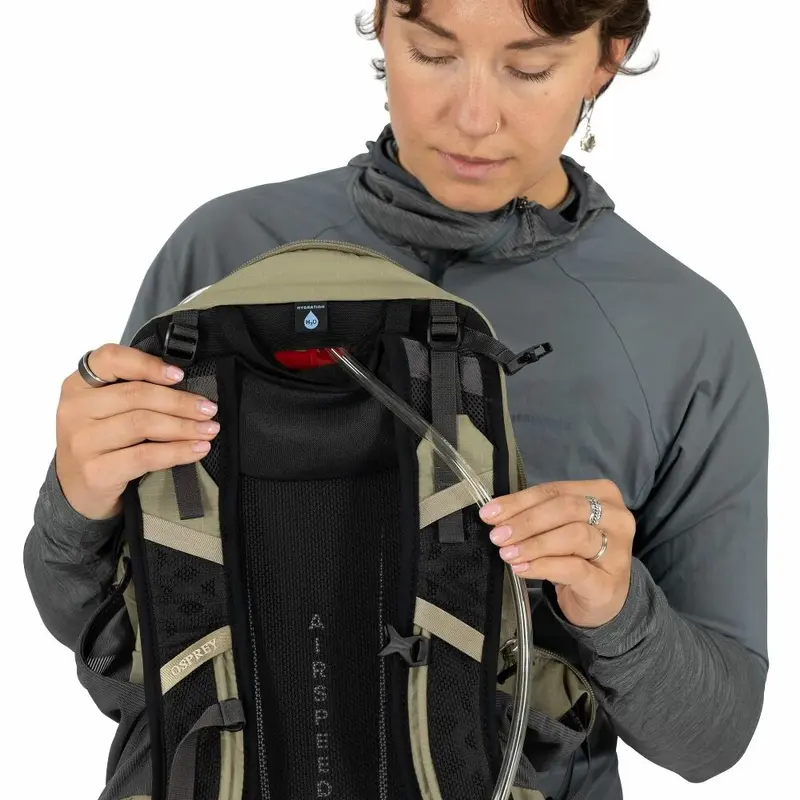 Osprey Hikelite 18 Litre Daypack - Image 4