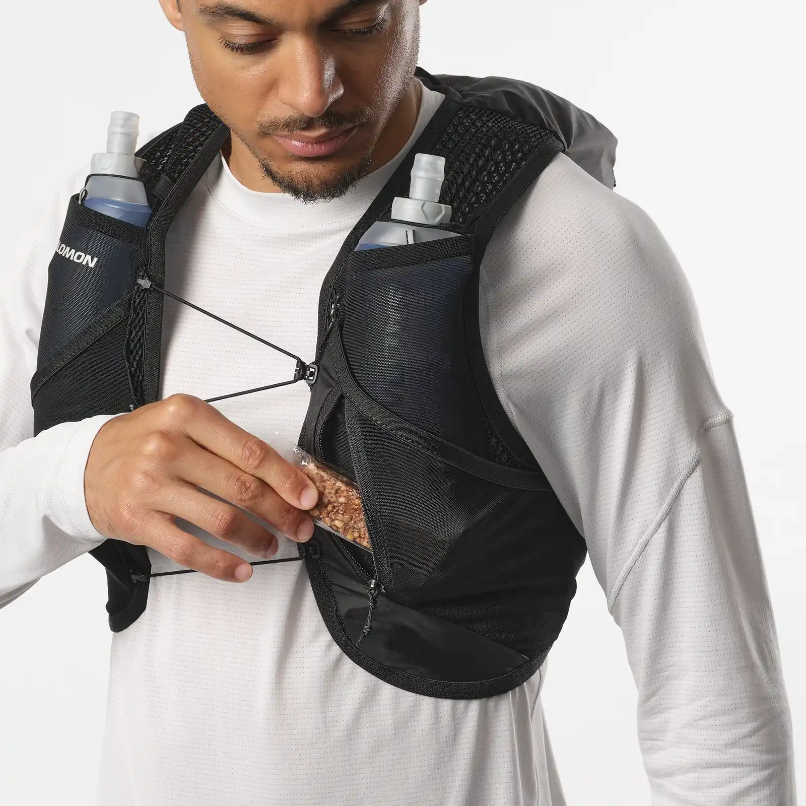 Salomon Active Skin 8 Litre Set Unisex Running Vest - Image 9