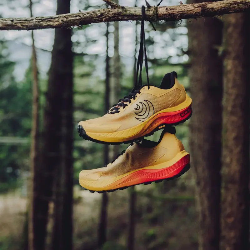 Topo Mountain Racer 4 Mens Trail Running Shoe - Mango/Black - Image 6